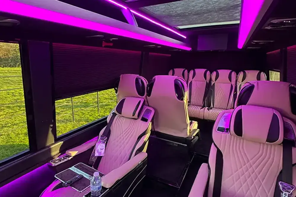 CR Minibus (Cream Interior)
