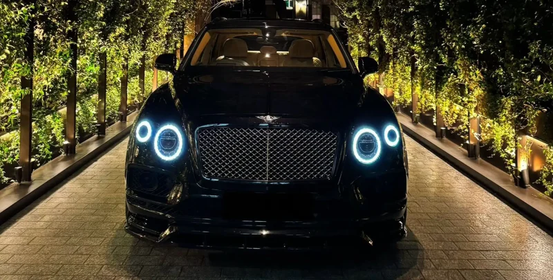 Bentley Bentayga (Stealth Black)