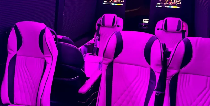 CR Minibus (Cream Interior)